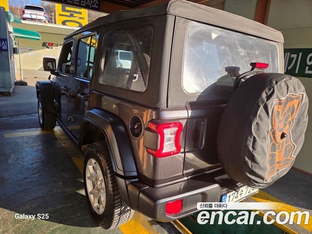 Jeep Wrangler 2021 — ფოტო 3/20