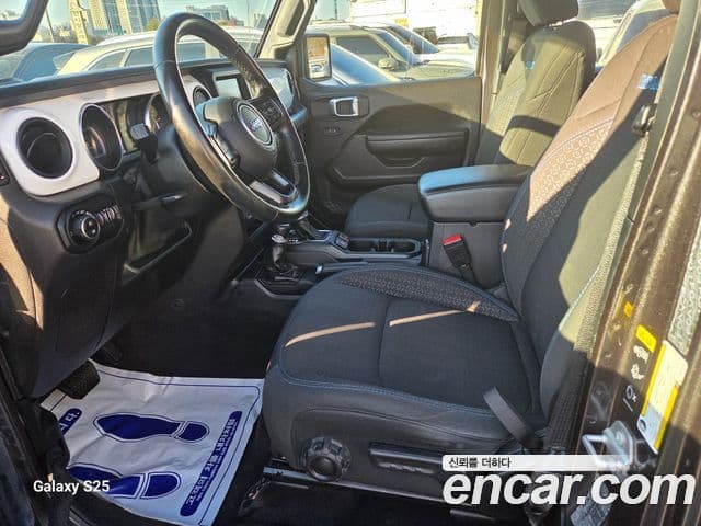 Jeep Wrangler 2021 — ფოტო 5/20