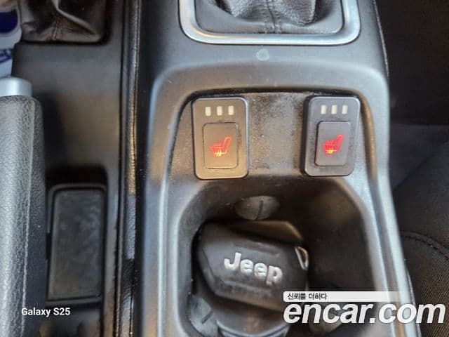 Jeep Wrangler 2021 — ფოტო 14/20