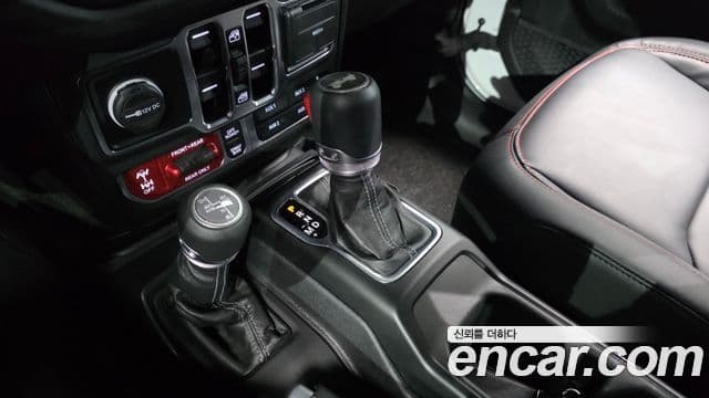 Jeep Wrangler 2025 — ფოტო 9/20