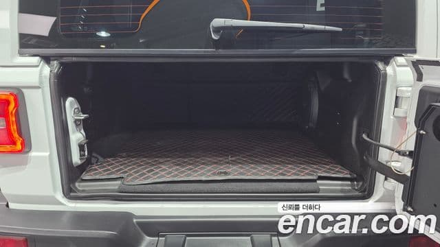 Jeep Wrangler 2025 — ფოტო 15/20