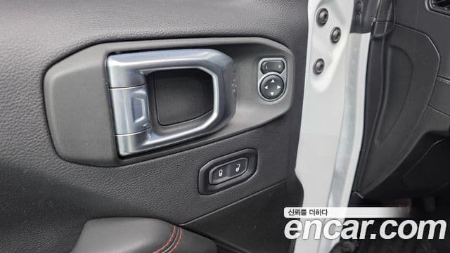 Jeep Wrangler 2025 — ფოტო 20/20
