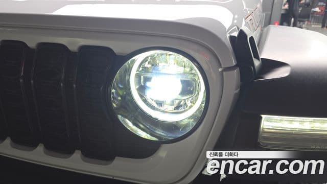 Jeep Wrangler 2025 — Photo 25/35