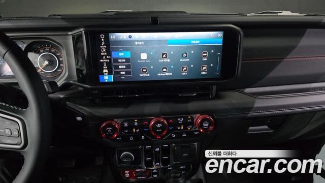 Jeep Wrangler 2025 — Photo 24/35