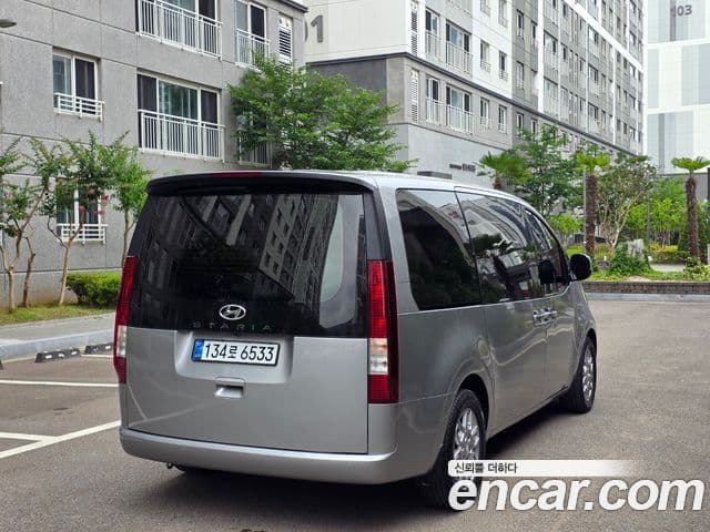 Hyundai Staria 2021 — ფოტო 3/18