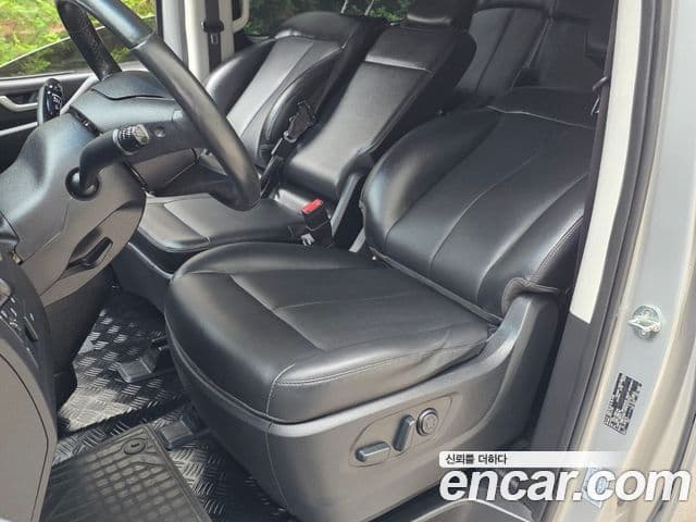 Hyundai Staria 2021 — ფოტო 13/18