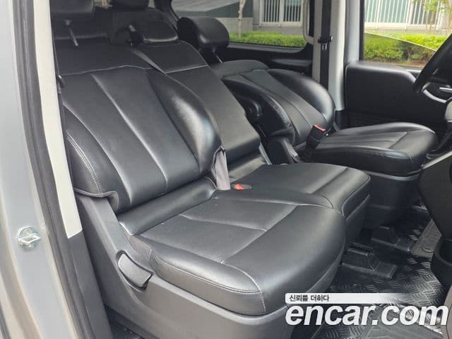 Hyundai Staria 2021 — ფოტო 14/18