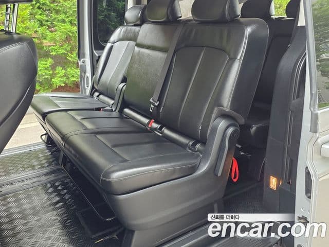 Hyundai Staria 2021 — ფოტო 15/18