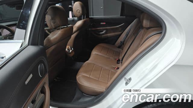 Mercedes-Benz E-Class 2023 — Şəkil 11/20
