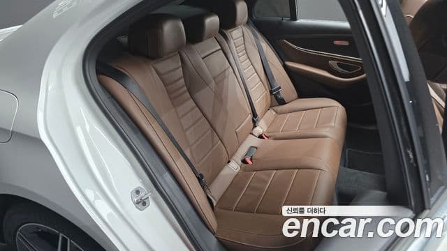 Mercedes-Benz E-Class 2023 — Şəkil 18/20
