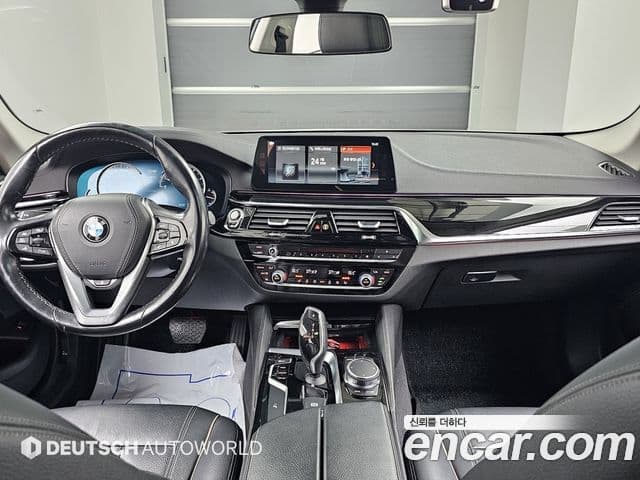 BMW 5 Series 2018 — Şəkil 10/20