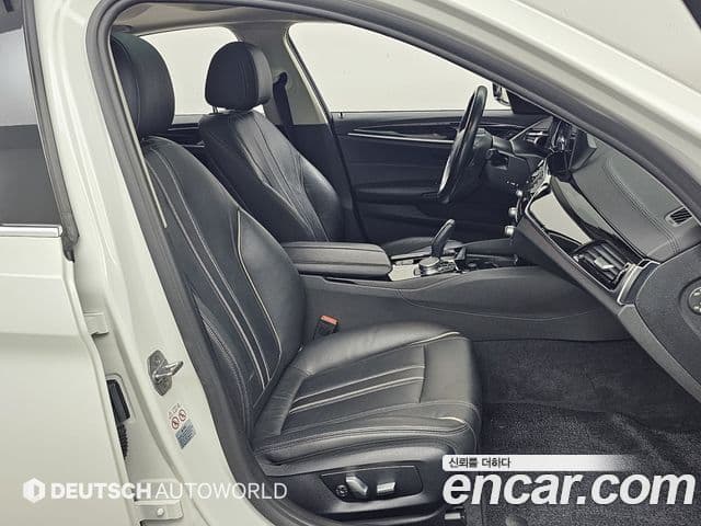 BMW 5 Series 2018 — Şəkil 8/20