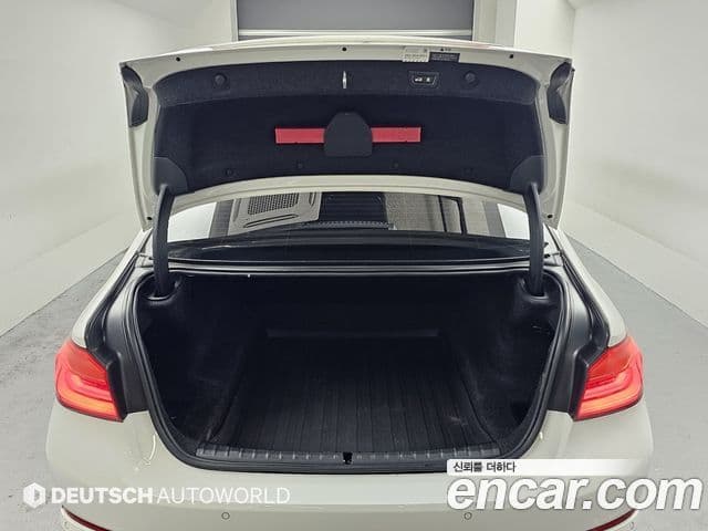 BMW 5 Series 2018 — Şəkil 19/20