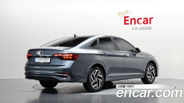 Volkswagen Jetta 2023 — Şəkil 2/20
