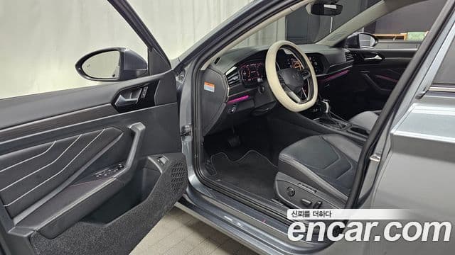 Volkswagen Jetta 2023 — Şəkil 10/20