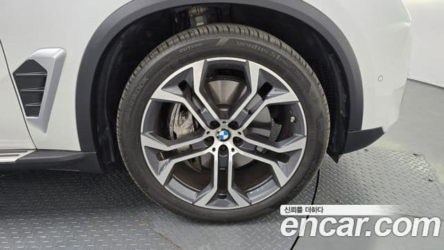 BMW X5 2025 — Photo 32/37