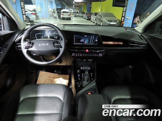 Kia Niro 2022 — ფოტო 18/20