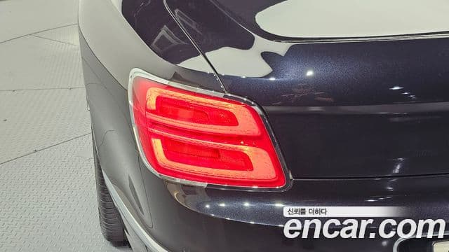 Bentley Flying Spur 2022 — ფოტო 21/39