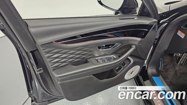 Bentley Flying Spur 2022 — ფოტო 25/39