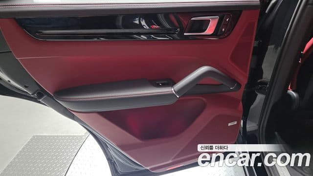 Porsche Cayenne 2019 — Photo 21/30