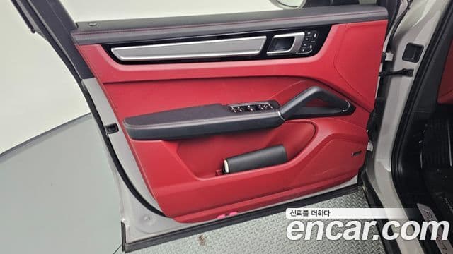 Porsche Cayenne 2022 — Photo 26/31