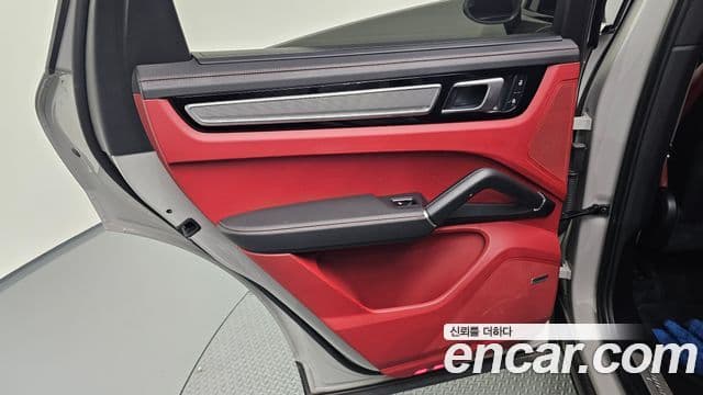 Porsche Cayenne 2022 — Photo 31/31