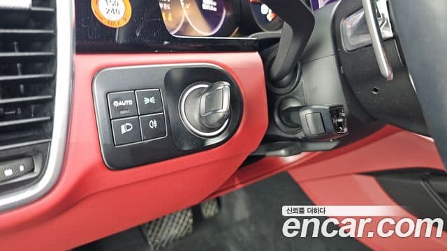 Porsche Cayenne 2022 — Photo 19/31