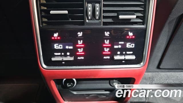 Porsche Cayenne 2022 — Photo 18/31