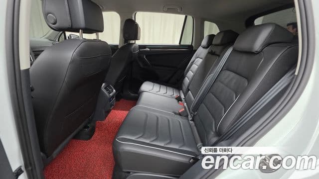 Volkswagen Tiguan 2023 — Şəkil 12/20