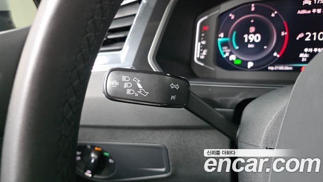 Volkswagen Tiguan 2023 — Şəkil 19/20