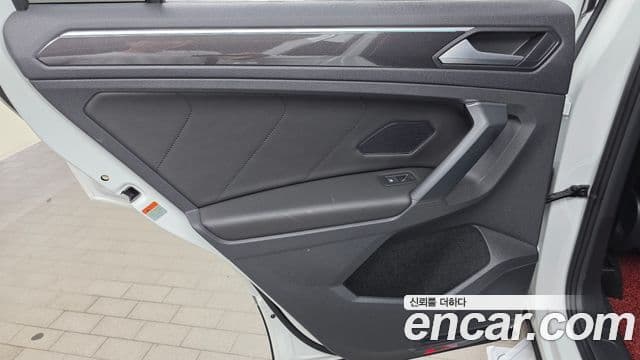 Volkswagen Tiguan 2023 — Photo 28/30