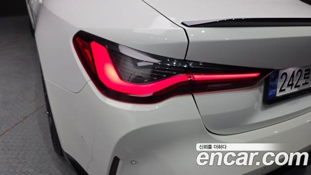 BMW M4 2023 — Photo 17/33