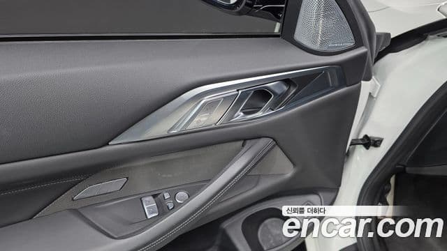 BMW M4 2023 — Photo 24/33
