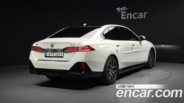 BMW 5 Series 2025 — Şəkil 2/20
