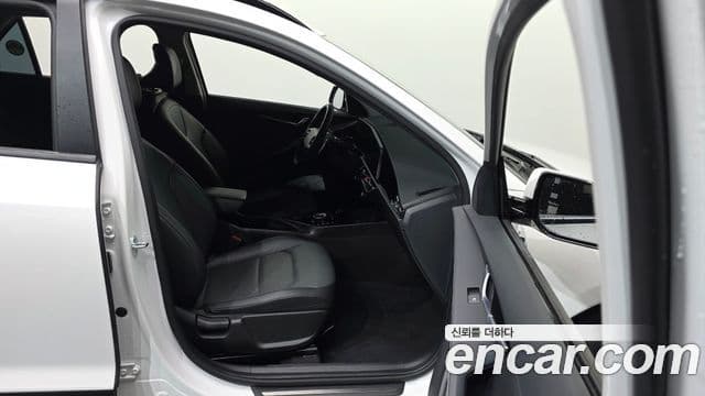 Kia Niro 2022 — Şəkil 11/20