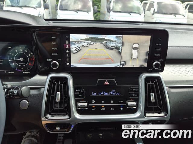 Kia Sorento 2023 — Şəkil 16/20