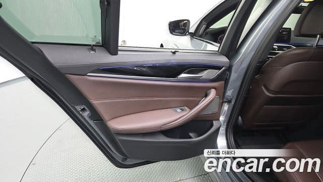BMW 5 Series 2023 — Photo 5/31