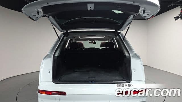 Audi Q7 2019 — Şəkil 20/20