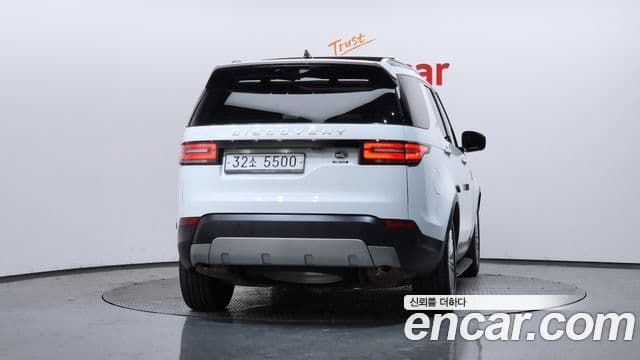 Land Rover Discovery 5 2019 — ფოტო 4/20