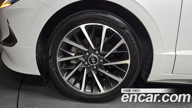 Hyundai Sonata 2019 — ფოტო 5/20