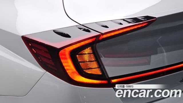 Hyundai Sonata Hybrid 2019 — Photo 4/31