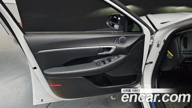 Hyundai Sonata Hybrid 2019 — Photo 19/31