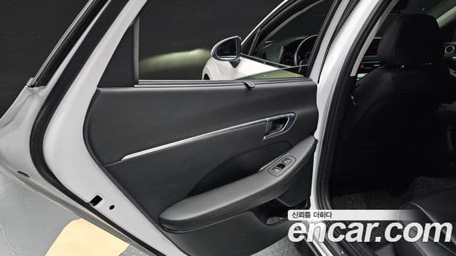 Hyundai Sonata Hybrid 2019 — Photo 25/31