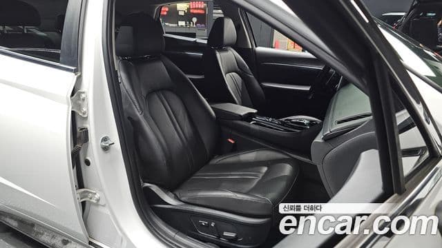 Hyundai Sonata Hybrid 2019 — Photo 23/31