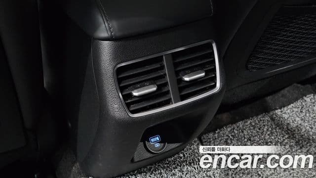 Hyundai Sonata Hybrid 2019 — Photo 8/31