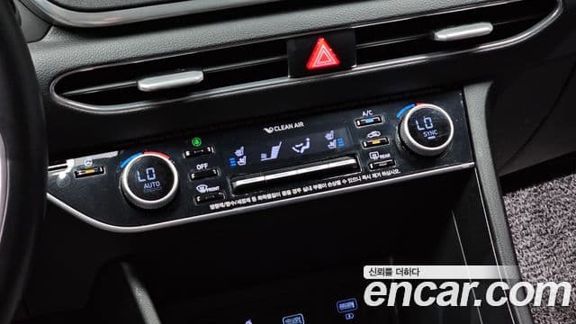 Hyundai Sonata Hybrid 2019 — Photo 6/31