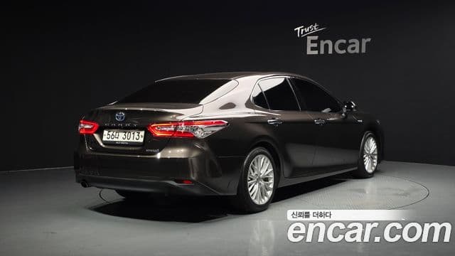 Toyota Camry 2018 — Photo 12/36