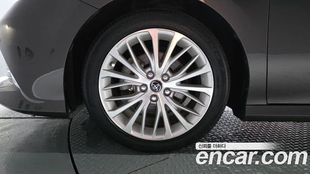 Toyota Camry 2018 — Photo 14/36