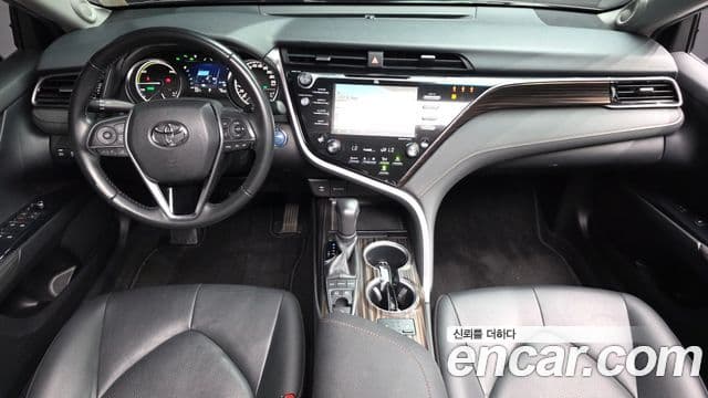 Toyota Camry 2018 — Photo 1/36