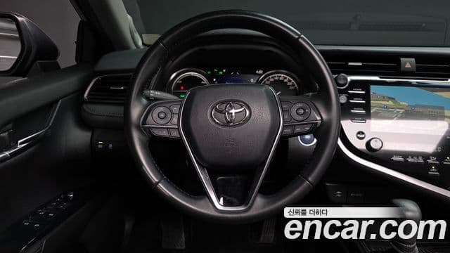 Toyota Camry 2018 — Photo 11/36